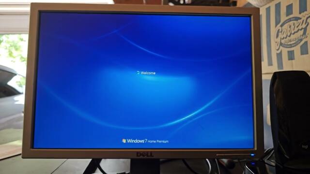 2011 Dell Inspiron Zino HD 410 running Windows 7 Home Premium RTM x64