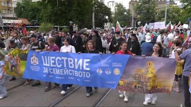 БЪЛГАРСКИЯТ ПАТРИАРХ ЗАСТАНА НАЧЕЛО НА ШЕСТВИЕТО ЗА СЕМЕЙСТВОТО