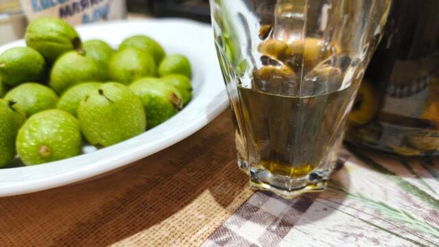 Зелени орехи в ракия без захар – натурален сироп по стара рецепта