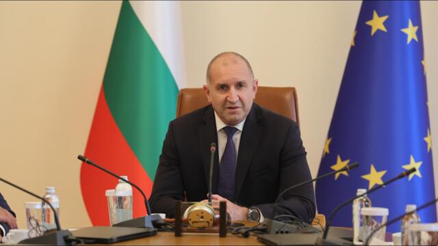 Румен Радев: Дефицитът ще бъде доста над 3%