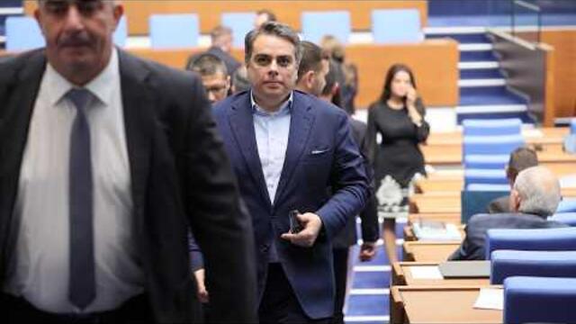 „Прогресивна България“ не увеличи обезщетението за майки, които искат да се върнат по-рано на работа