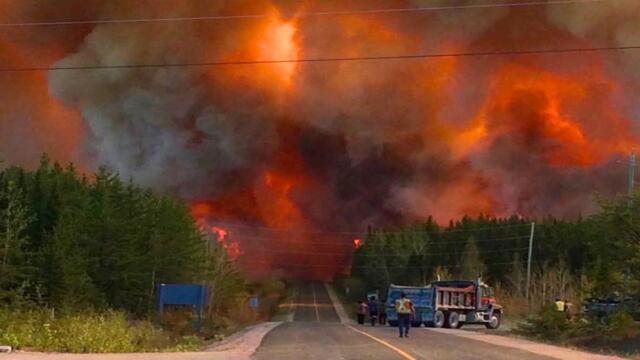 🚨 Ontario's Largest Wildfire Surpasses 350,000 Hectares and Keeps Spreading