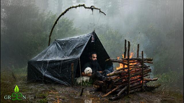 Bushcraft camping with chico ​​in heavy fog - Caught in heavy rain...