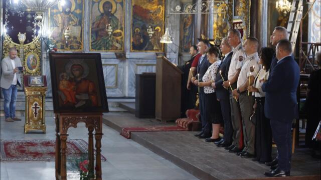 С тържествена литургия започнаха честванията по повод 189 г. от рождението на Васил Левски в Карлово