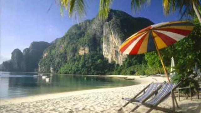 The Beach (2000) OST - "Blur - On Your Own [Crouch End Broadway Mix]" - Track 8