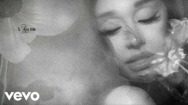 Ariana Grande - kiss me (official visualizer)