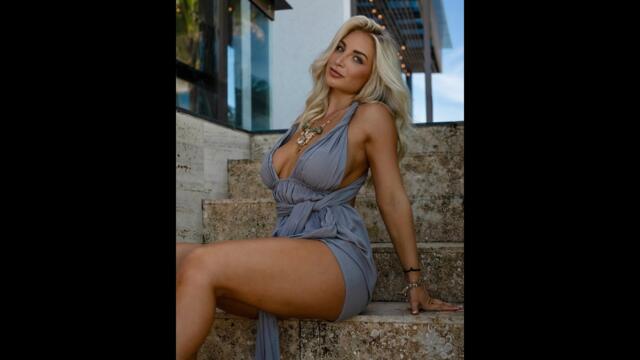 ♥️💋🔥👠Shayna Holt, bikini model & sensation, instagram star | Bio, Career & Info | Planet Beauty