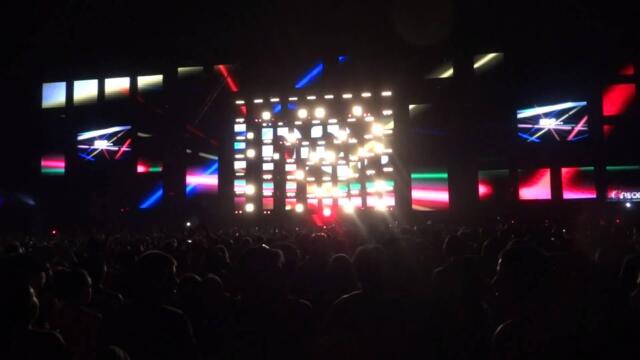 Anyone else experience the 2011 EDC set live? I STILL think about this night/intro and wish the Teardrop remix they played after Filmic had been relea
