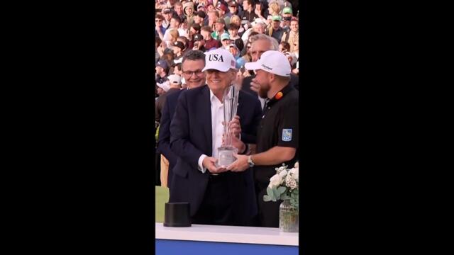 Президентът Тръмп връчва трофея на Irish Open 2026 на Шейн Лоури и казва, че ще премахне митата от ирландското уиски: „Ирландия беше толкова невероятн