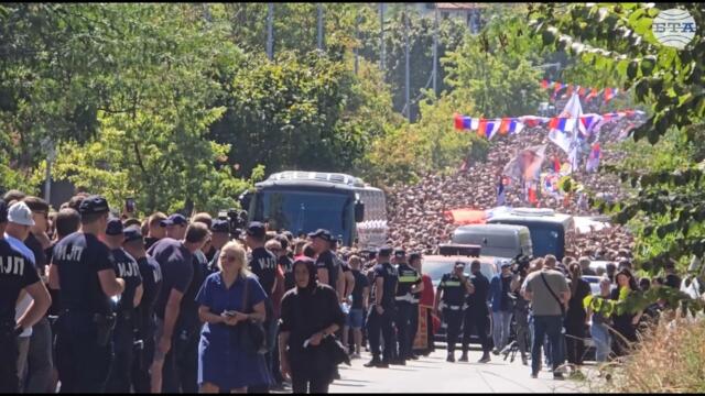 Десетки хиляди дойдоха на погребението на Ратко Младич в Белград