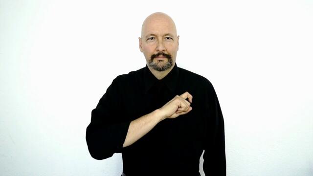 ИСПАНСКИ | Често срещан знак за „Испания“ се прави с помощта на затворена X ръка (това е X ръка, в която показалецът се увива над палеца. Понякога мож