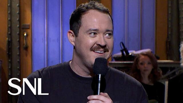 Изправен монолог на Шейн Гилис - SNL Сезон 52