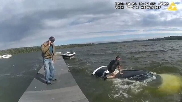 Trooper скача във вода, за да спаси човек от потъващо превозно средство