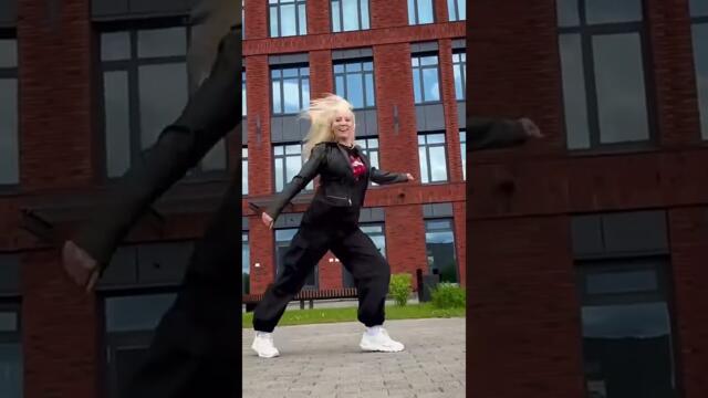 Школа танцев 👉 @elenaprekrasnaya dance #remix #ремикс #клубнаямузыка #музыкавмашину #dance #music