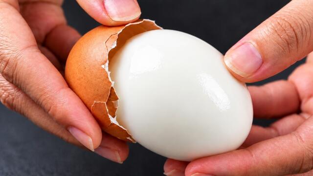 Stop Boiling Eggs the Old Way! This 5 Star Chef Trick Makes Perfect Eggs Every Time!