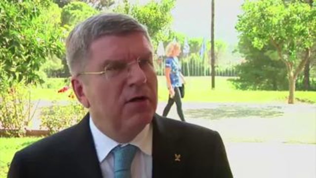 Алекс Овечкин носи олимпийския огън за Сочи 2014