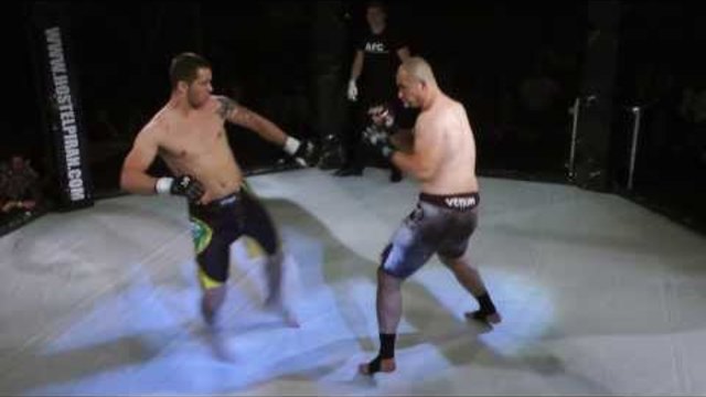 Най-кървавият мач в историята на ММА ужаси зрителите! ВИДЕО (+18)