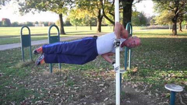 Дядо взриви интернет с напомпано тяло и перфектна преса