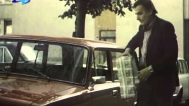 Куче в чекмедже (1982) - Целия Филм