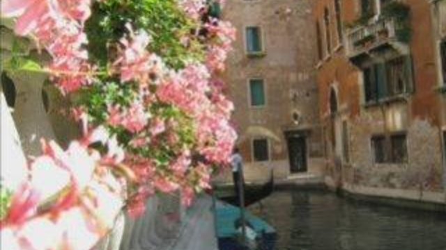 Глория И Азис - Прави Любов, А Не Война