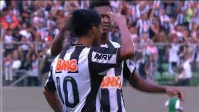 Ronaldinho Amazing Free Kick Goal vs Vitória || 08/12/2013 || HD