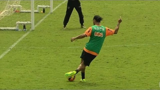 Ronaldinho Amazing goal and Rabona Pass | Training Day | HD