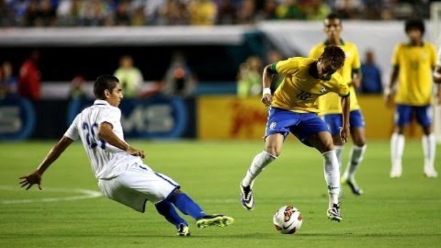 Neymar Fantastic Trick and No Look Pass Emulates Ronaldinho || FullHD