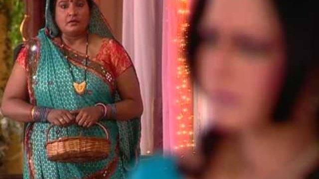 Цветовете на любовта -  256 еп. цял -Satyen се ядосва на Vasundhara и той обвинява Vasundhara като лоша жена.