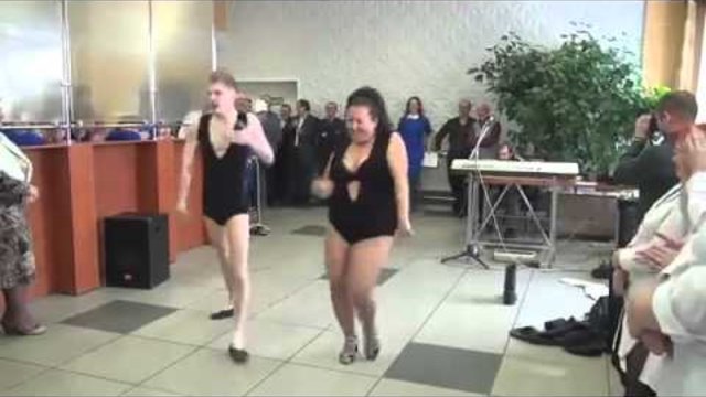 Поздрав за всички сладки дебеланки!