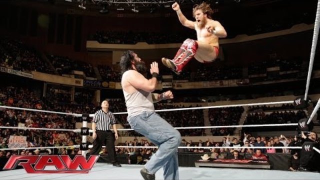 Daniel Bryan vs. Luke Harper: Raw, Dec. 30, 2013