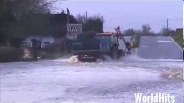 Наводненията във Великобритания продължават да взимат жертви (Снимки и видео)