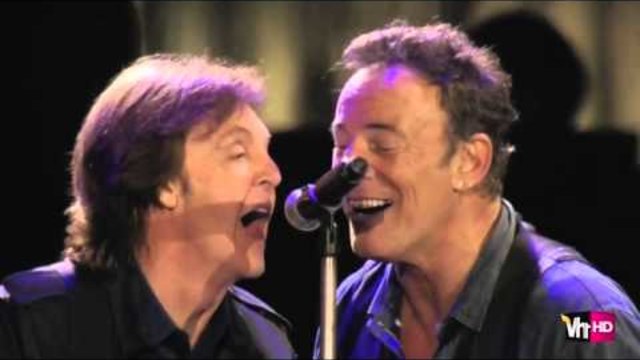 Paul McCartney &amp; Bruce Springsteen - I Saw Her Standing There &amp; Twist And Shout