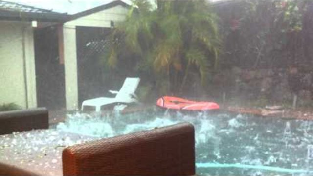 Най-бруталната градушка, която сте виждали (ВИДЕО)