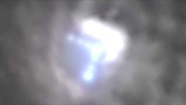 Мистерия! Извънземни обикалят из Луната (ВИДЕО)