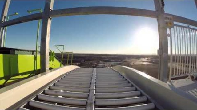 Терорът, който ви очаква, ако се спуснете по най-високата водна пързалка (ВИДЕО)