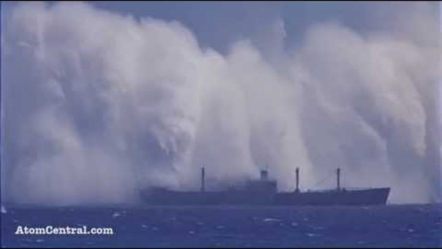 Удивителни кадри от брутална експлозия на атомна бомба в океана (ВИДЕО)