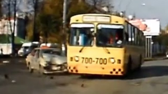 Driving a Bus (Bus Accidents Compilation)
