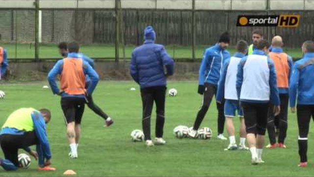 Левски тренира под дъжда