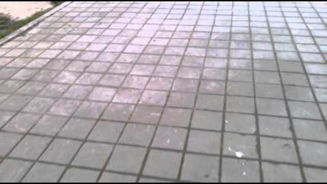 Уникална гледка в центъра на Варна: 4 различни вида плочки за 10-метров тротоар (видео)