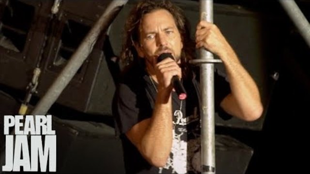 &quot;Rockin' In The Free World&quot; - Immagine In Cornice - Live In Pistoia, Italy - Pearl Jam