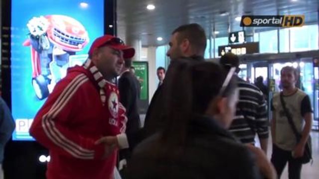 Колоритен фен на Цска посрещна Лудогорец в Испания