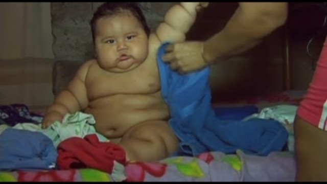 Най-голямото бебе в света е със стряскащи размери (ВИДЕО)