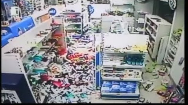 Exlusive Video from Chile : A mighty 8.2-magnitude earthquake struck off the coast of northern Chile
