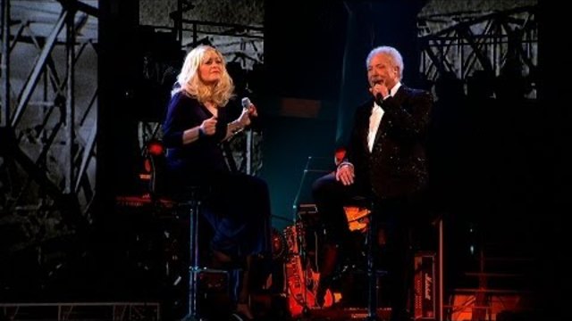 Sir Tom Jones &amp; Sally Barker sing 'Walking In Memphis' - The Voice UK 2014: The Live Finals - BBC