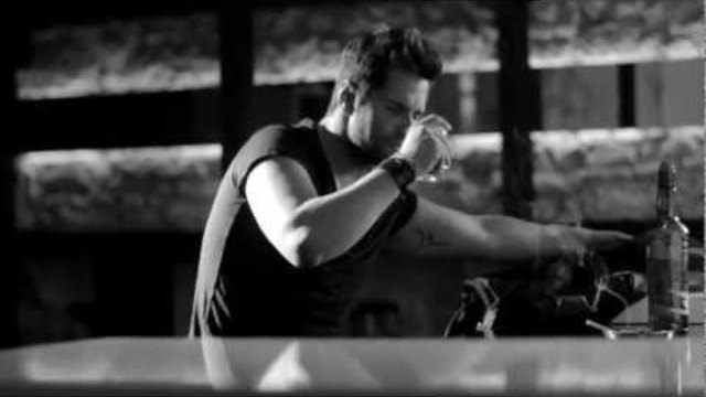 Γιώργος Τσαλίκης - Κοίταξε με φεύγω | Giorgos Tsalikis - Koitakse me feugo - Official Video Clip