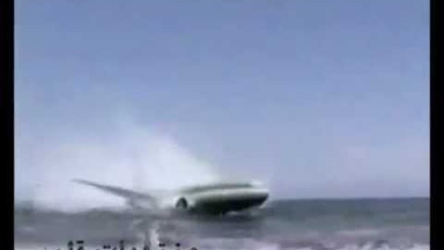 Самолет се разби в морето (ВИДЕО)