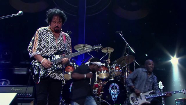 Toto - Hold the Line (35th Anniversary Tour - Live In Poland 2014)
