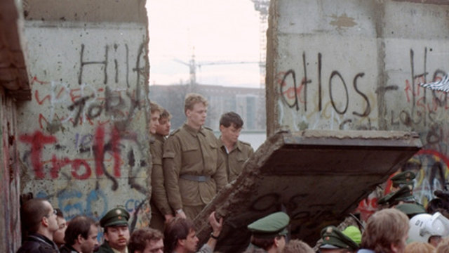 25 години от онзи паметен ден, в който падна Берлинската стена!