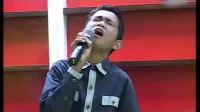 8 годишно момче изуми света с невероятния си глас