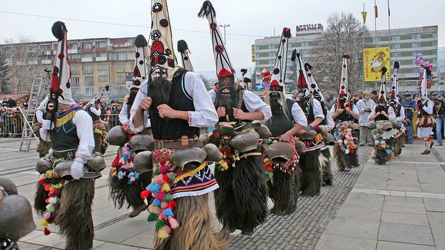 Над 5 000 кукери на фестивала „Сурва” в Перник